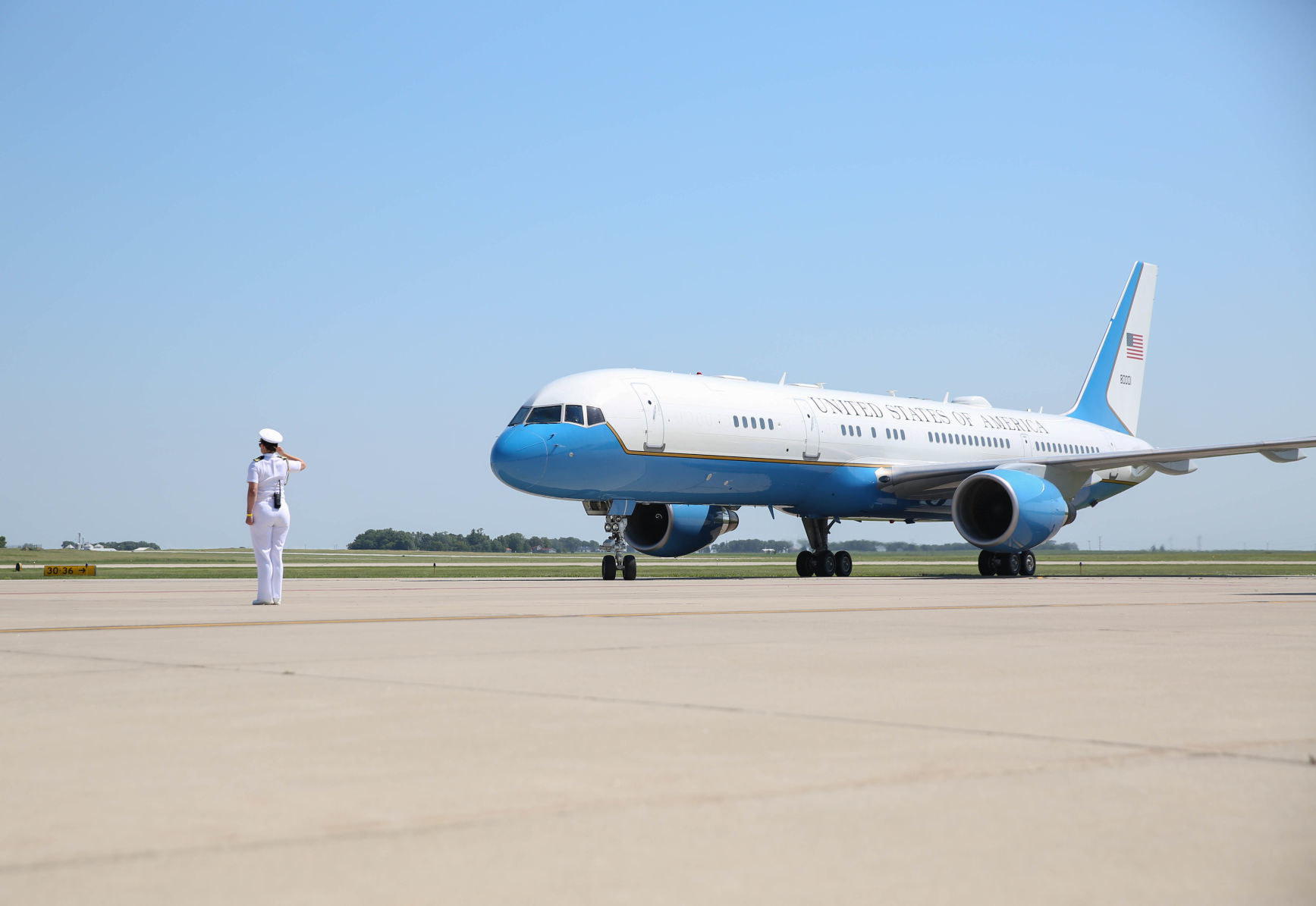 VP Pence arrives in Mason City (15).jpg